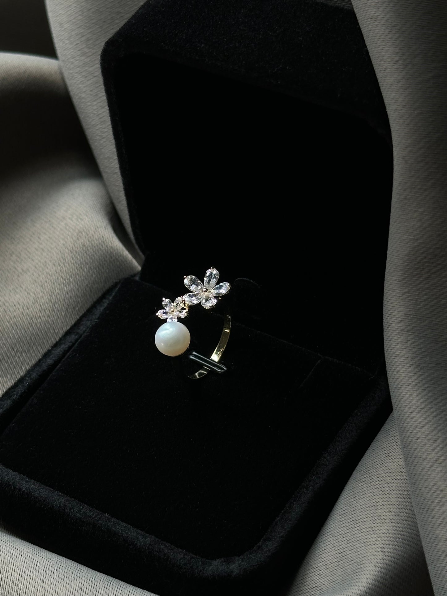 Blossom Pearl Flower Ring - ELCY ISLAND